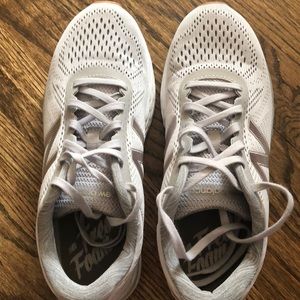 New Balance fresh foam shoes. Sz 8